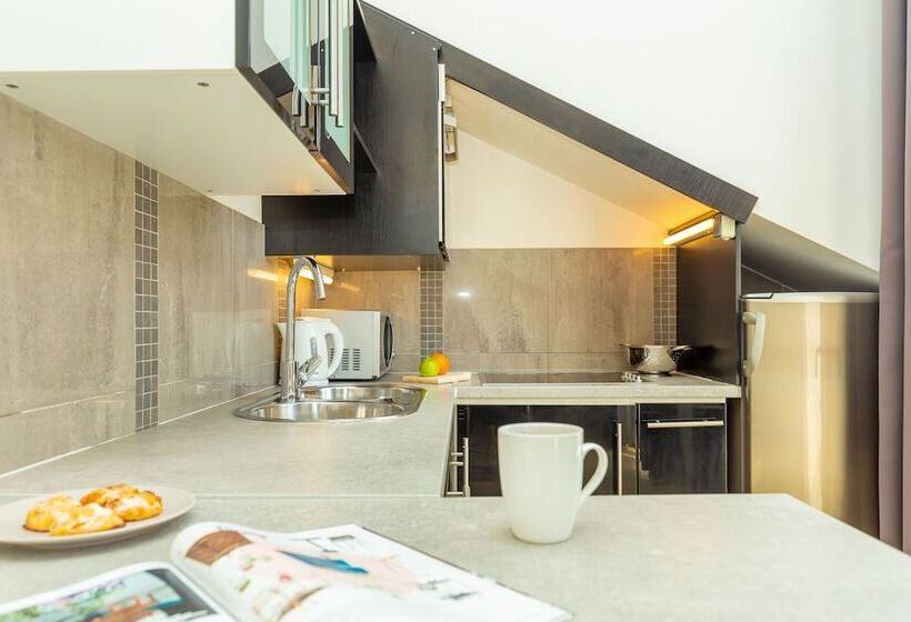 Hedera Estate, Hedera A1