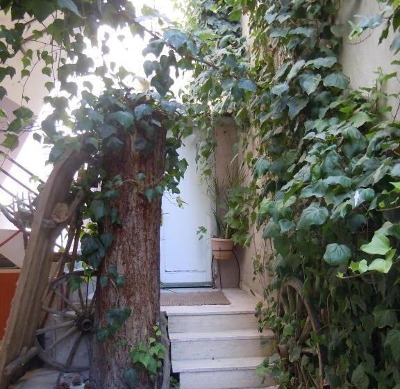 בית מלון כפרי Ozenturku