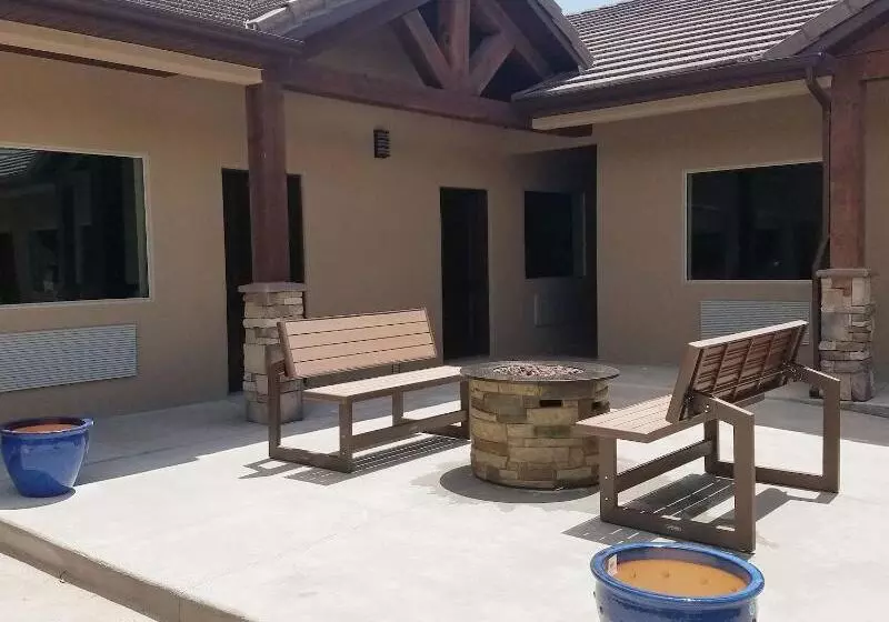 Motelli Kanab Suites