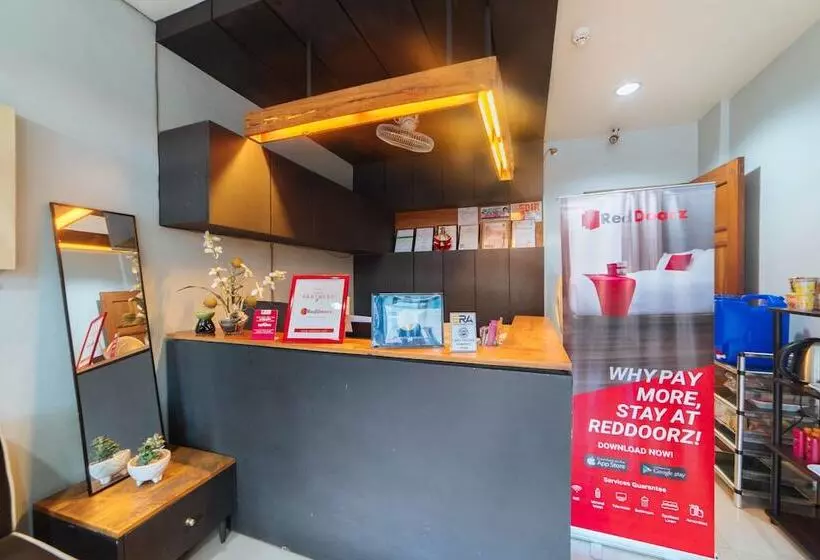 ペンション Reddoorz Near New Government Center