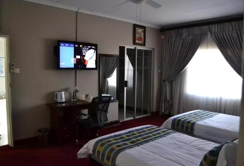 Triple Palms Bed And Breakfast