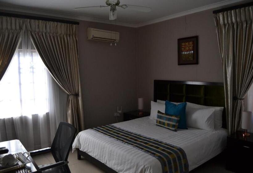 Triple Palms Bed And Breakfast