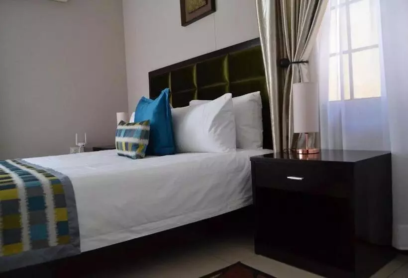 Triple Palms Bed And Breakfast