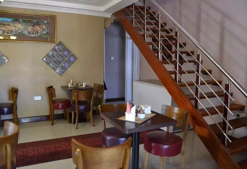 Triple Palms Bed And Breakfast