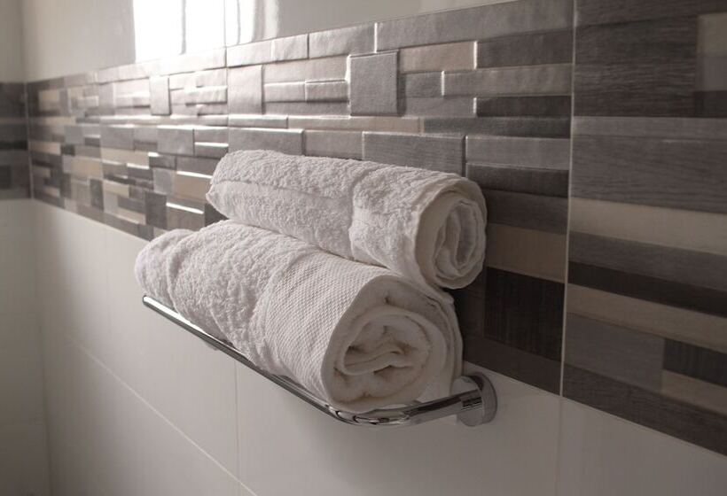 Triple Palms Bed And Breakfast