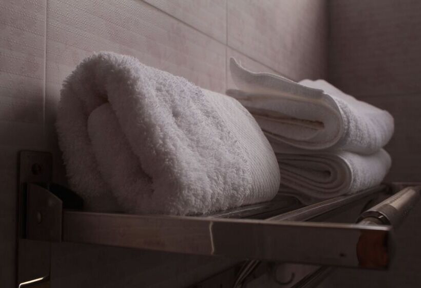 Triple Palms Bed And Breakfast