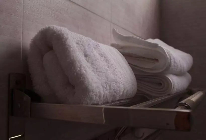 Triple Palms Bed And Breakfast