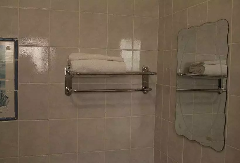 Triple Palms Bed And Breakfast