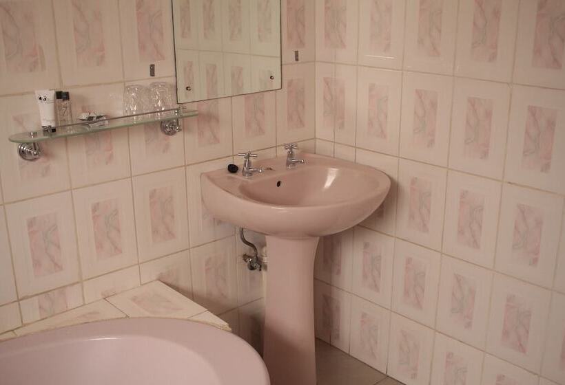 Triple Palms Bed And Breakfast