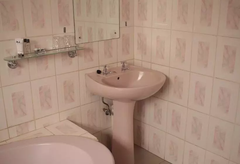 Triple Palms Bed And Breakfast