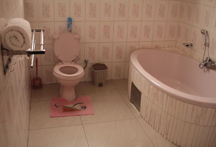 Triple Palms Bed And Breakfast