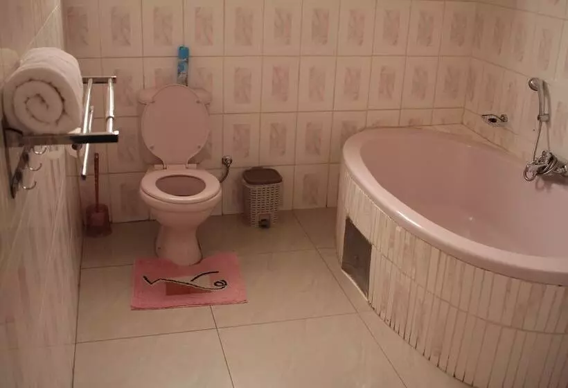 Triple Palms Bed And Breakfast