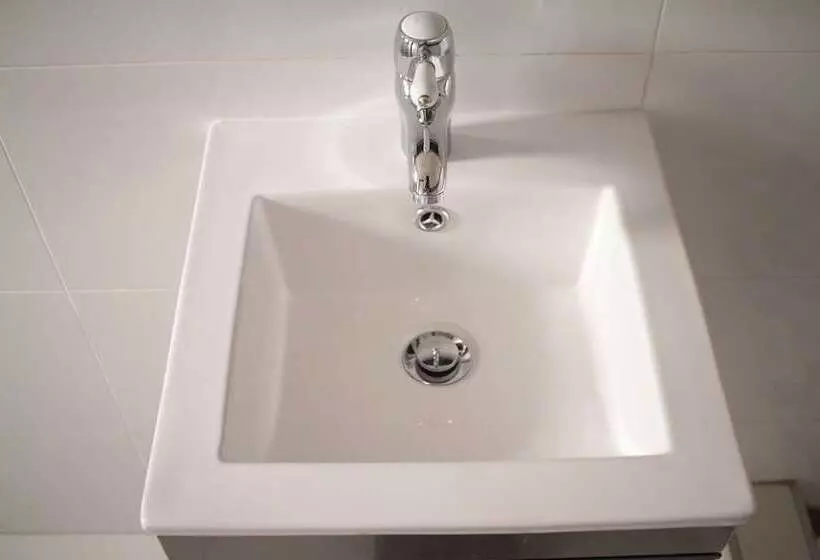 Triple Palms Bed And Breakfast