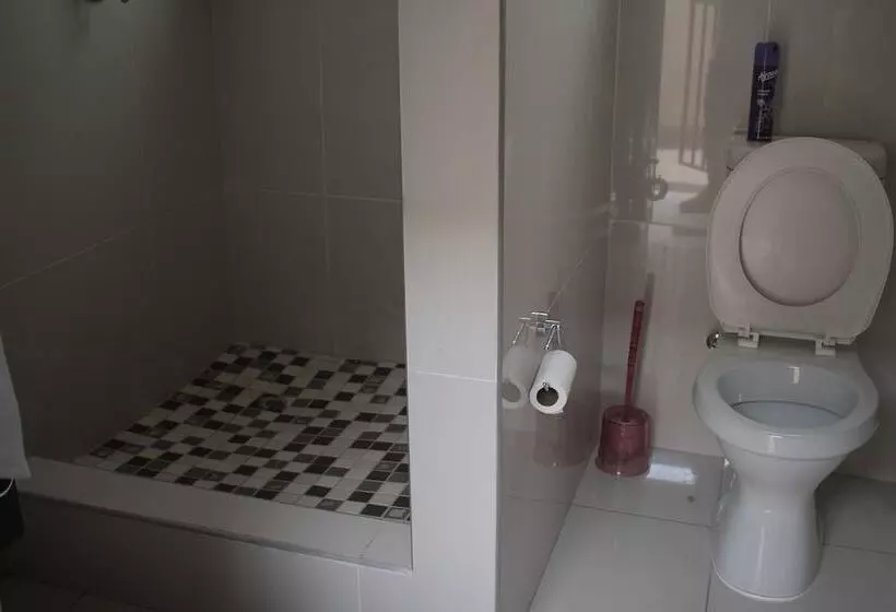 Triple Palms Bed And Breakfast