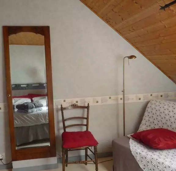 تختخواب و صبحانه A La Maison Jaune  Chambres D Hôtes
