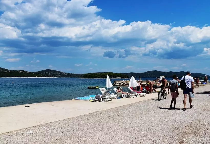 Hotelli Levantara Kamp