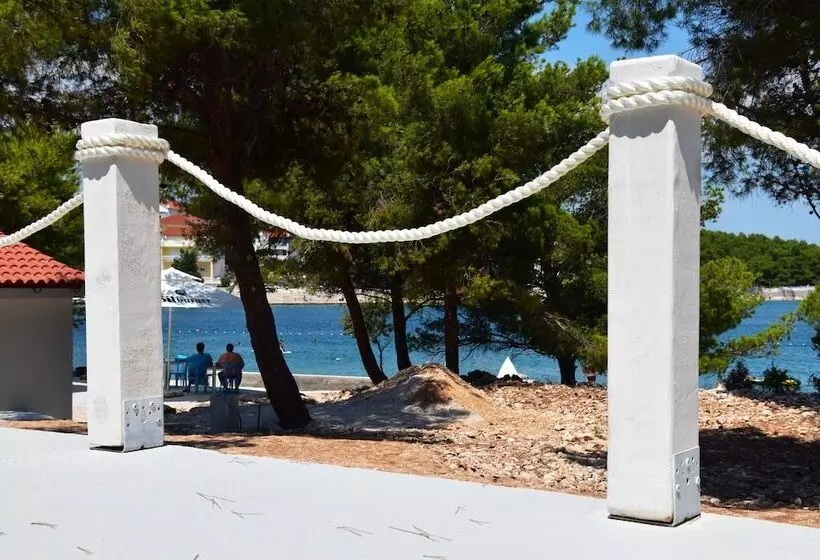 Hotelli Levantara Kamp