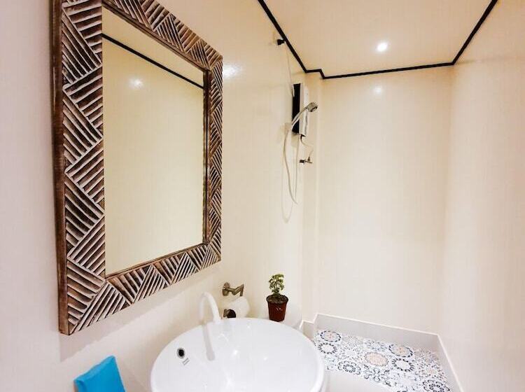 פנסיון Keira Tourist Inn