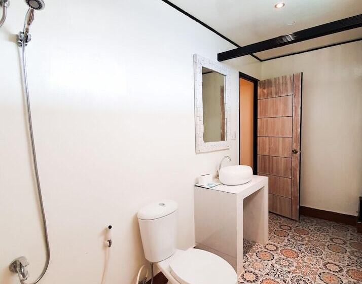 פנסיון Keira Tourist Inn