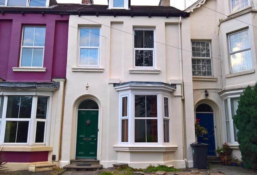 بنسيون Regent Serviced Suites