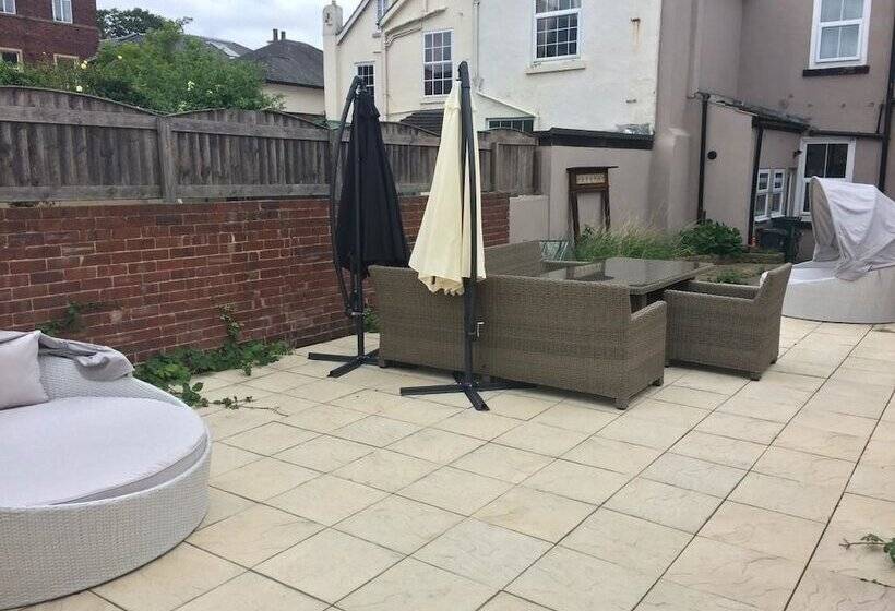 بنسيون Regent Serviced Suites