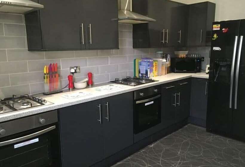 بنسيون Regent Serviced Suites