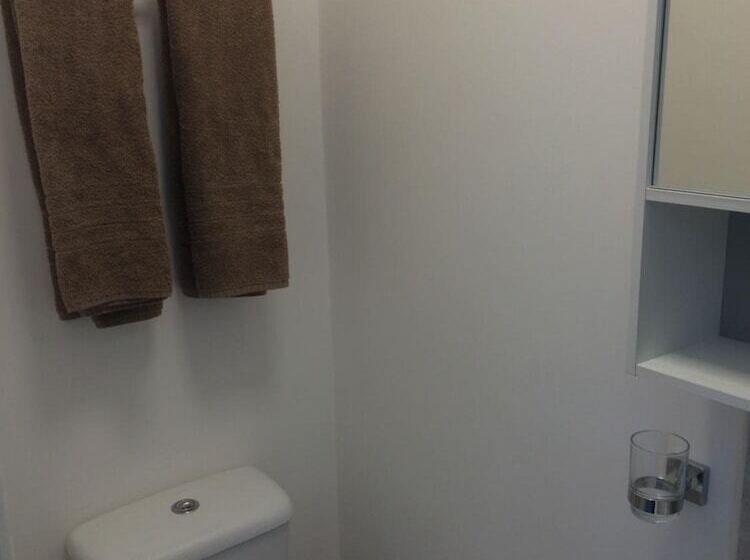 بنسيون Regent Serviced Suites