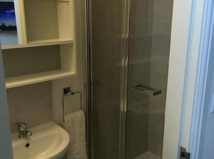 بنسيون Regent Serviced Suites