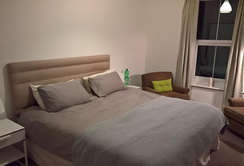 Pensione Regent Serviced Suites