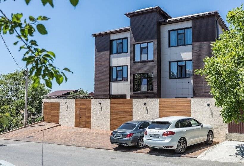 פנסיון Sowa House