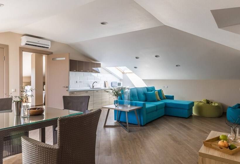 פנסיון Sowa House