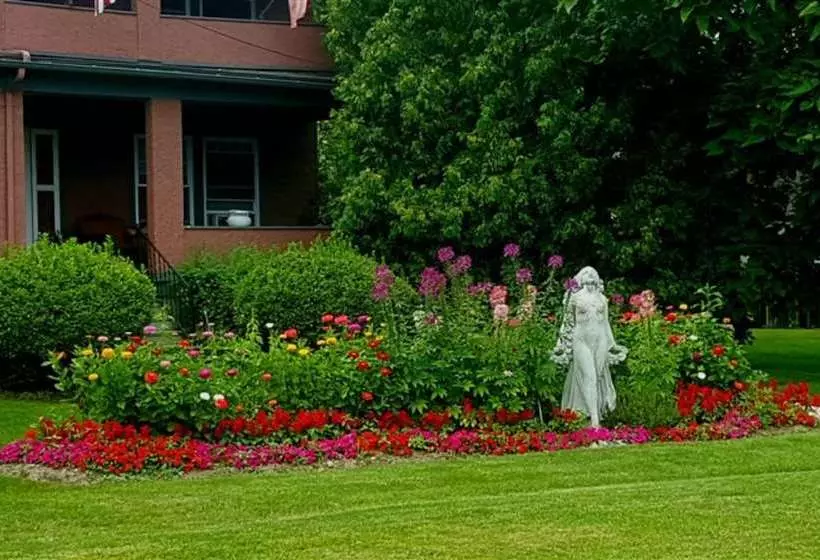 1922 Starkey House Bed & Breakfast Inn