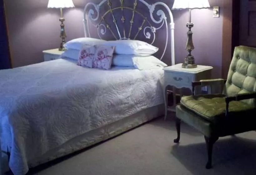 1922 Starkey House Bed & Breakfast Inn