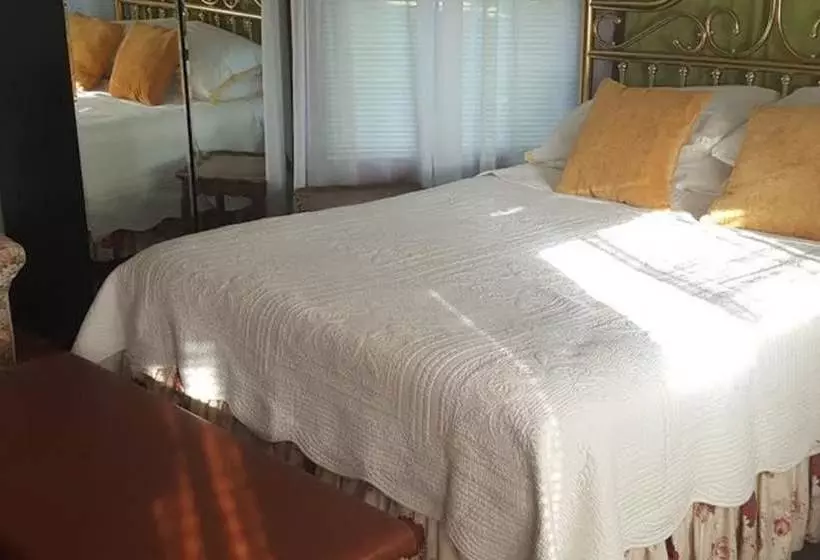 1922 Starkey House Bed & Breakfast Inn