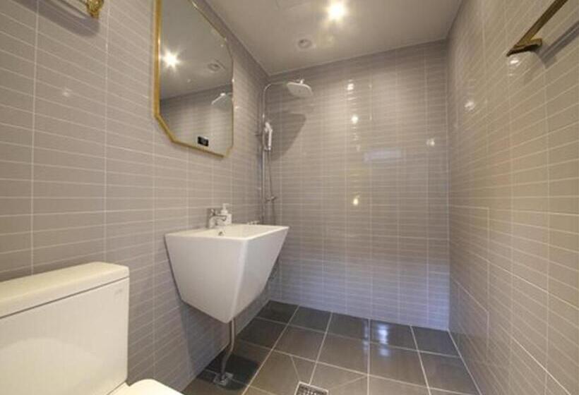 Busan Seomyeon Business Hotel J7