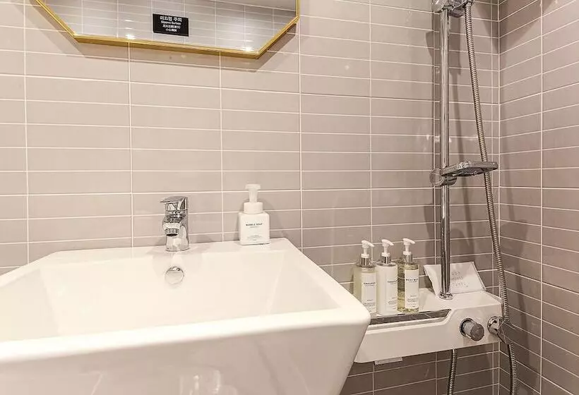 Busan Seomyeon Business Hotel J7