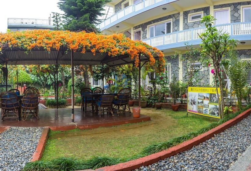 پانسیون Giri Guest House