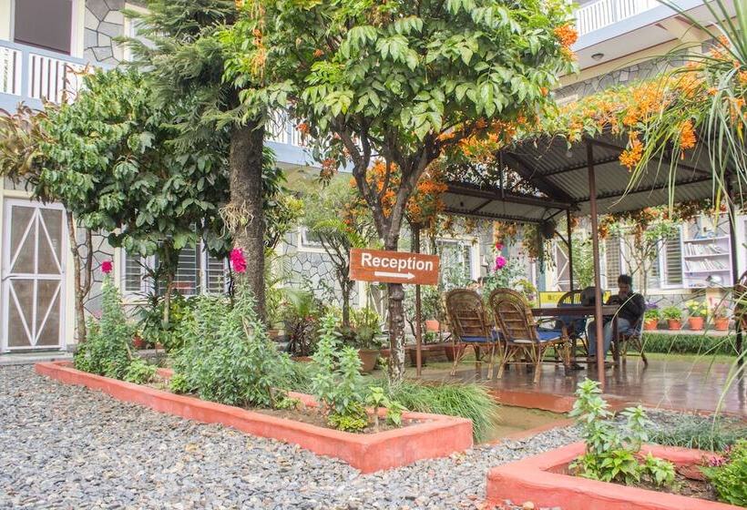 پانسیون Giri Guest House