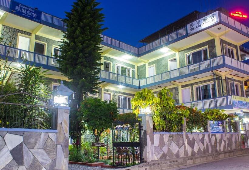 پانسیون Giri Guest House