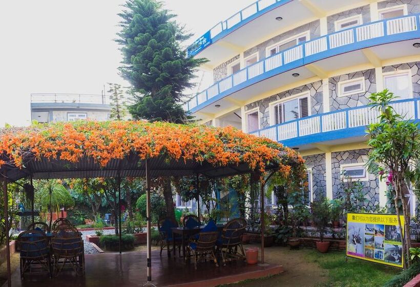 پانسیون Giri Guest House