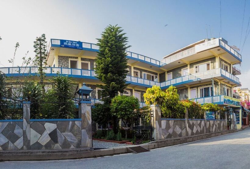 پانسیون Giri Guest House