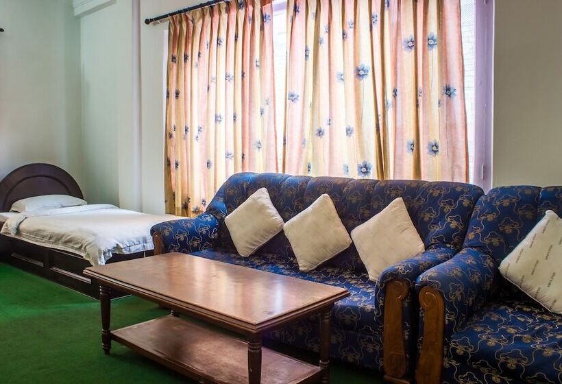 پانسیون Giri Guest House