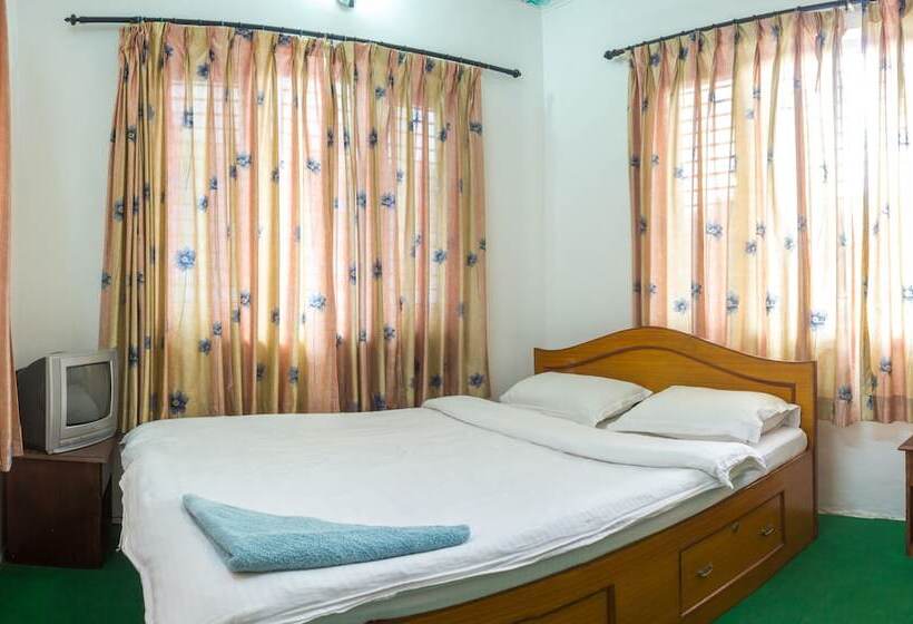 پانسیون Giri Guest House