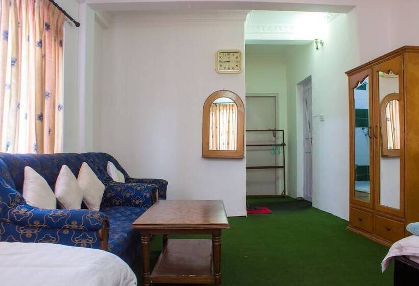 پانسیون Giri Guest House