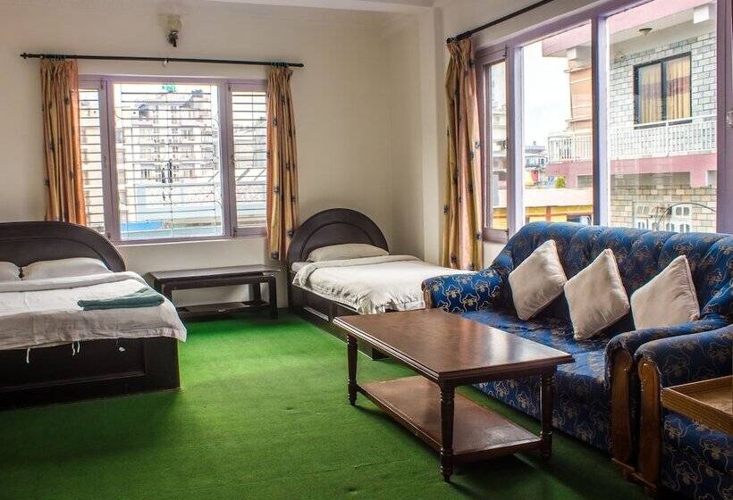 پانسیون Giri Guest House