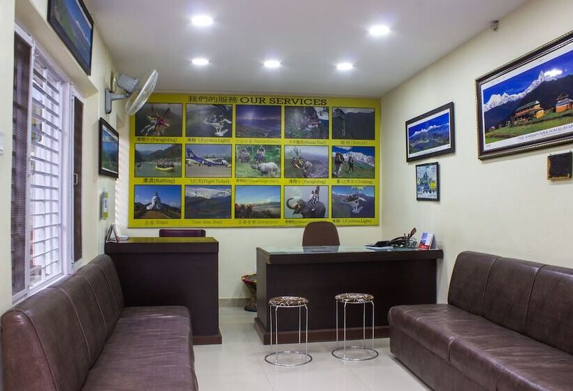 پانسیون Giri Guest House