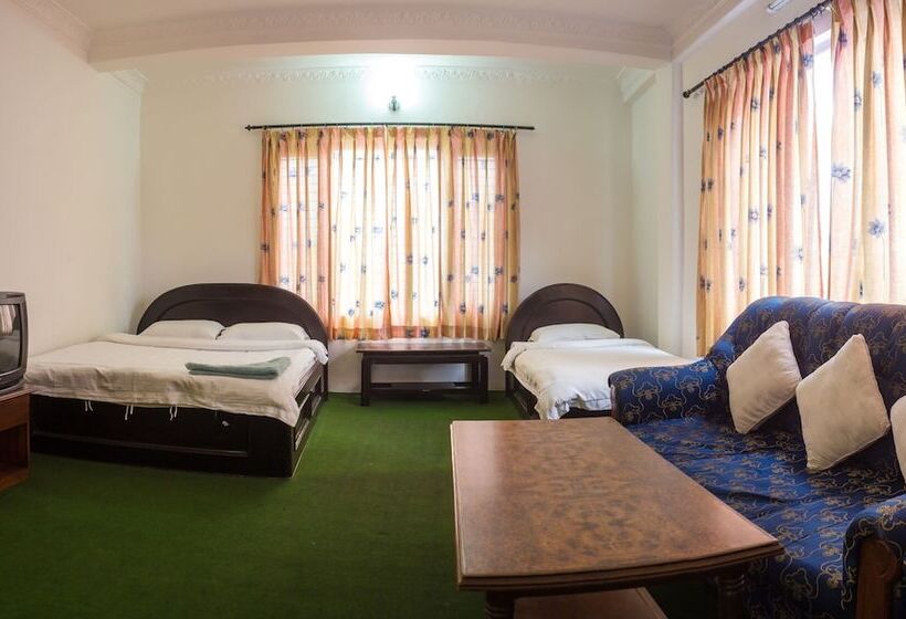 پانسیون Giri Guest House