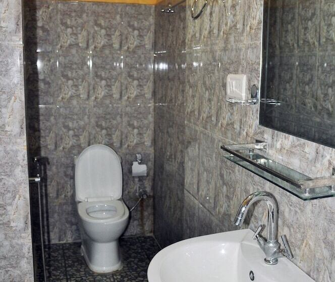 پانسیون Kathmadu Fawlty Home