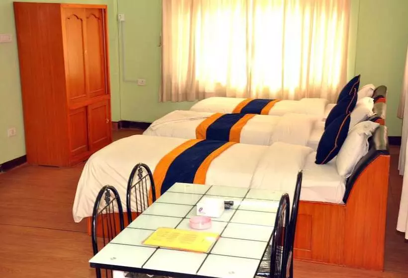 پانسیون Kathmadu Fawlty Home