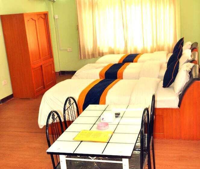 پانسیون Kathmadu Fawlty Home